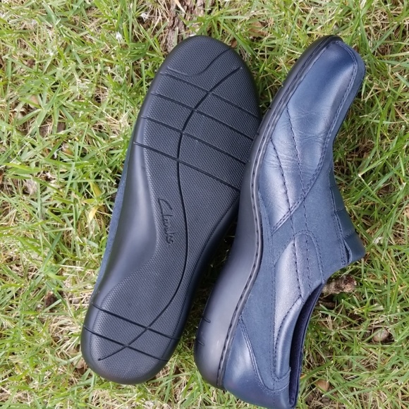 Clark's Genuine leather.  Wide - Picture 4 of 8